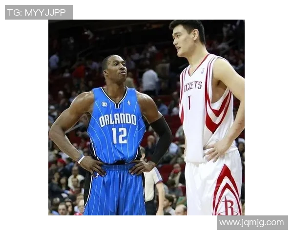 姚明狂帽瞬间引爆全场球迷热情展现巨星风范与篮球魅力