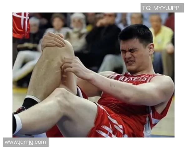 姚明无奈叹气瞬间被捕捉展现篮球巨星背后的辛酸与压力