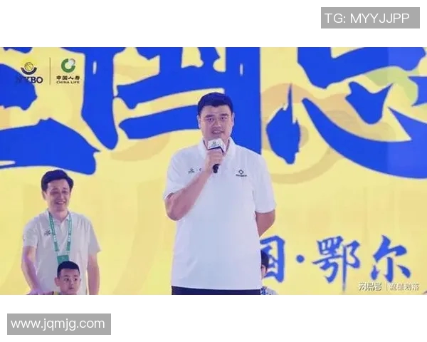 姚明耷拉脸背后的故事与情感解读：从篮球巨星到普通人的心路历程