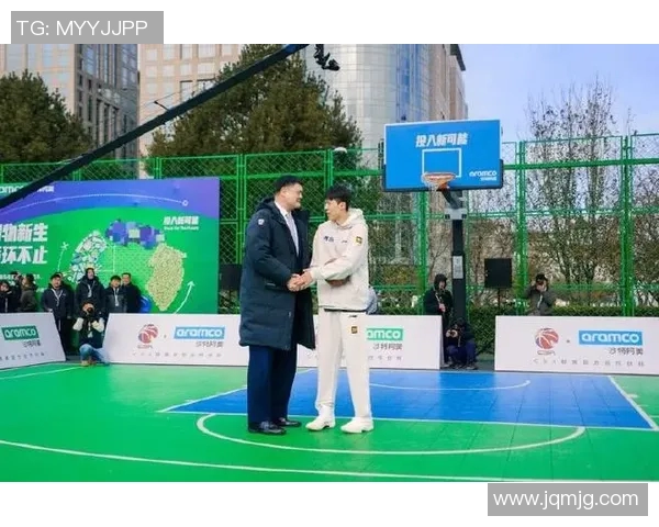 姚明身披盔甲勇闯篮球场展现不屈精神与强大气场