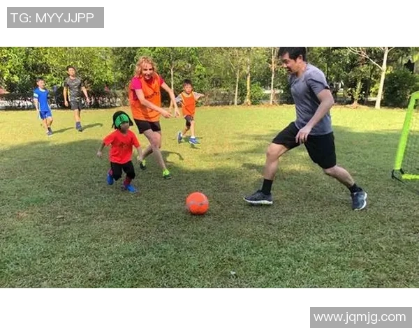 足球明星环保行动捡瓶子精彩瞬间图片分享与感人故事合集